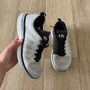 APL Women’s TechLoom Pro Running Shoes Gray Black‎ Size 7 Lightweight Comfort